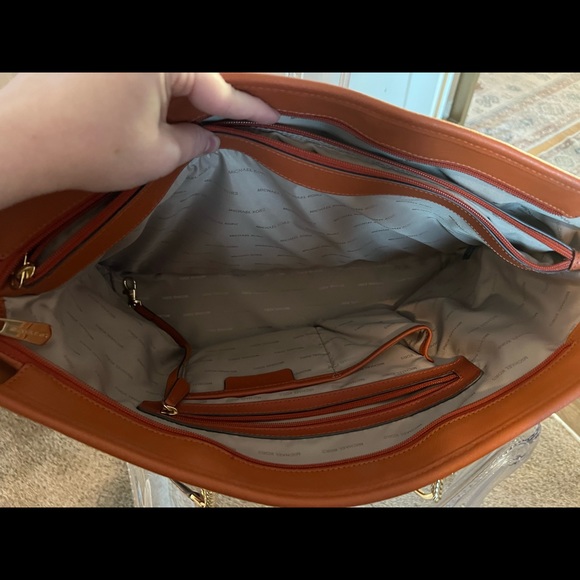 MK Jet Set Travel Saffiano Leather Chain Tote - Picture 5 of 6